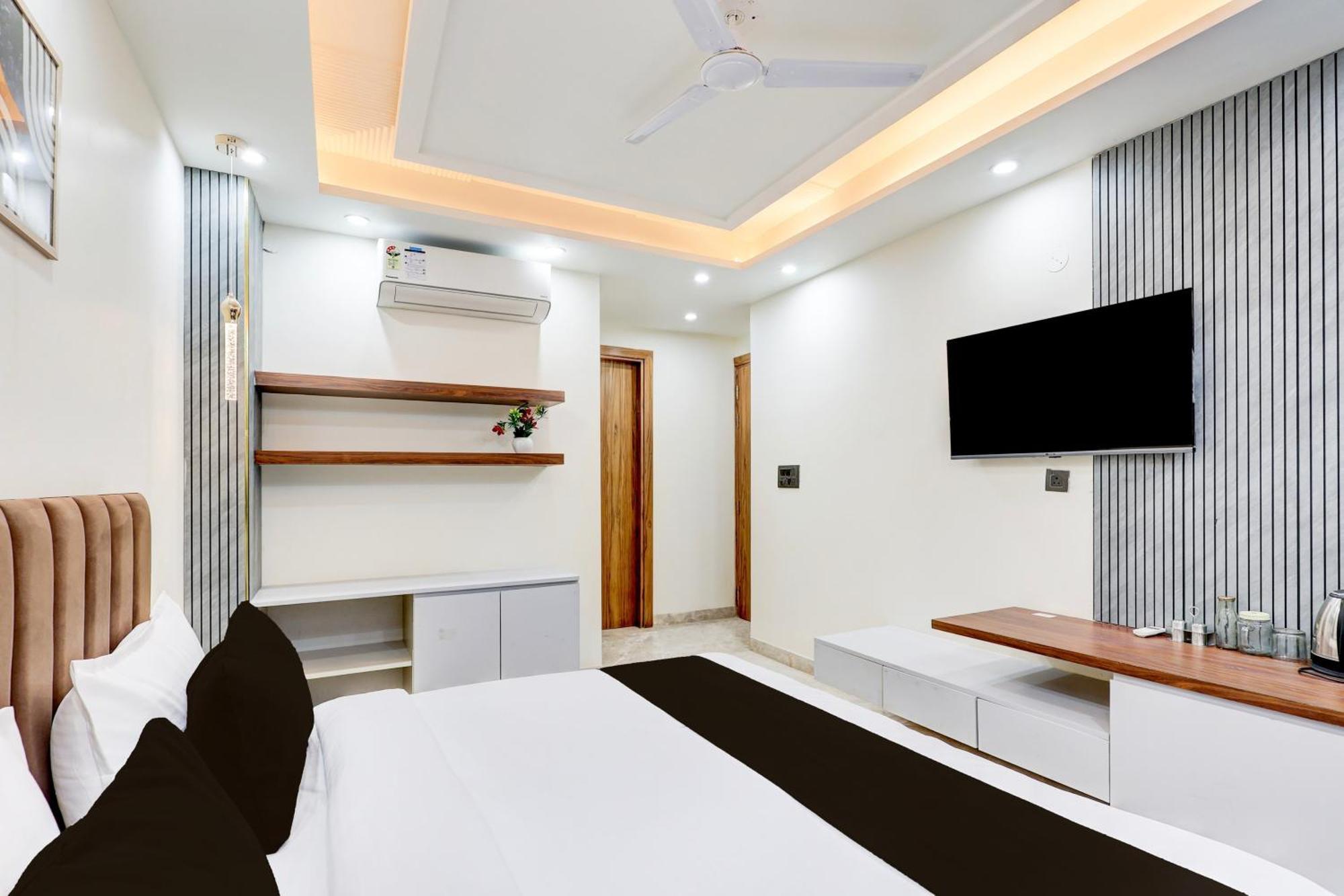 Super Hotel O Sector 43 Гургаон Экстерьер фото