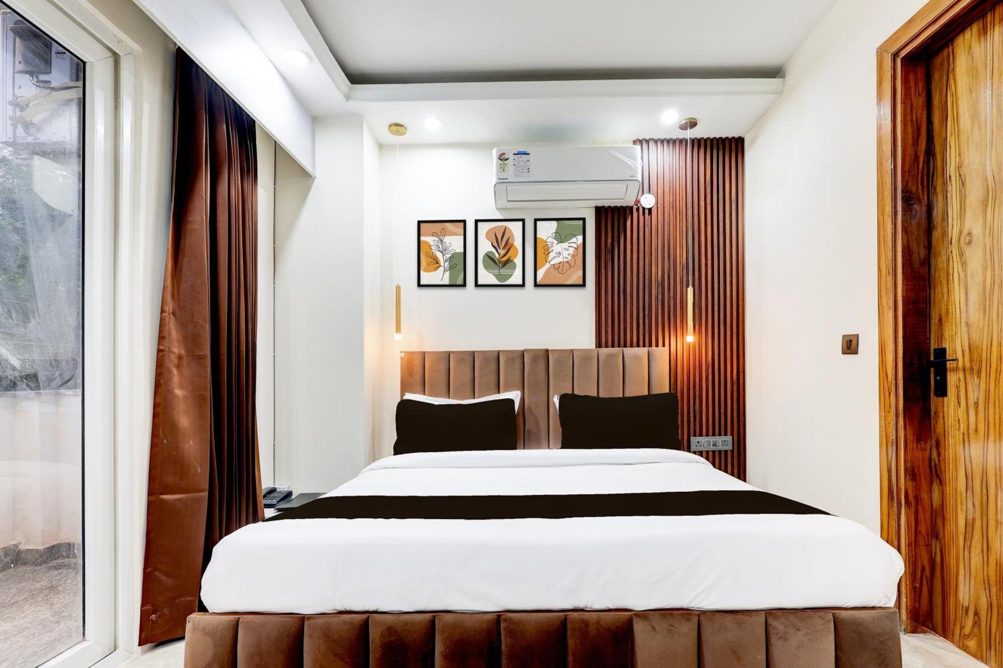 Super Hotel O Sector 43 Гургаон Экстерьер фото